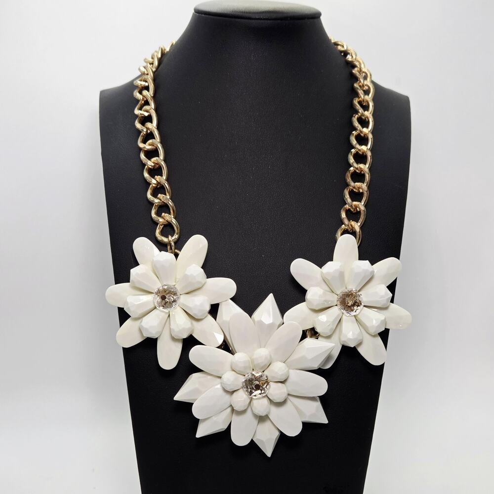Fabulous Statement Cream Acrylic Flowers Gold Tone Chain Links Charming Charlie